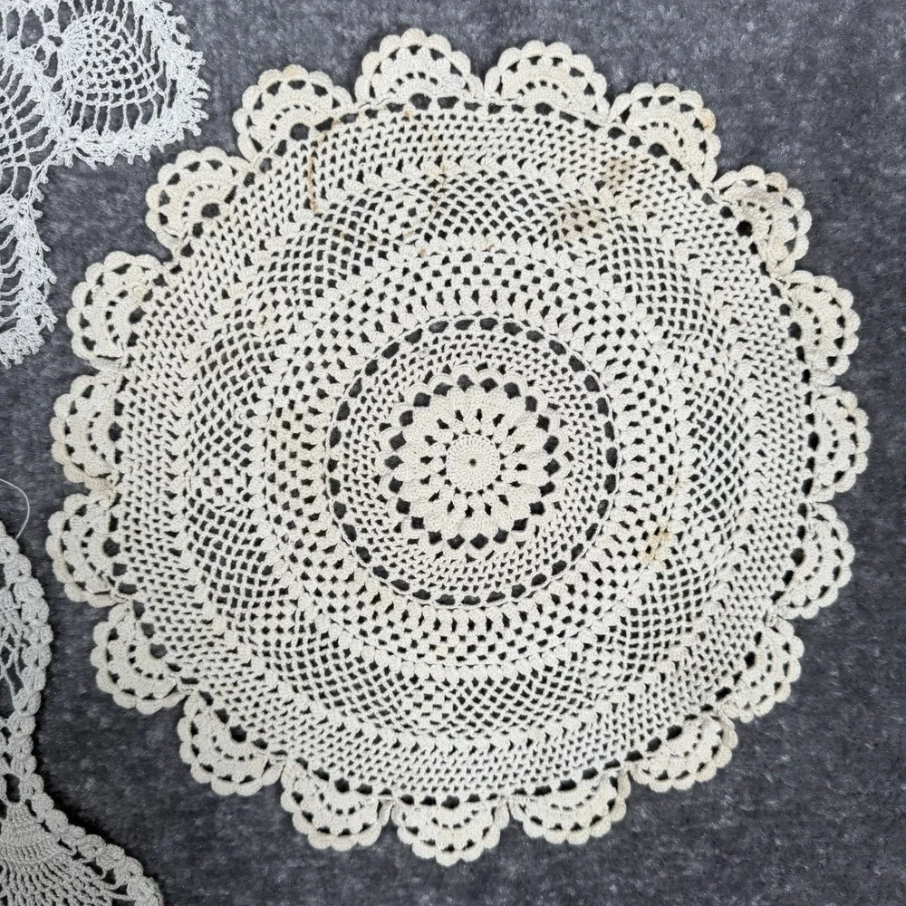 Vintage Lot Of 4 Doilies Round Bell‎ Crochet Delicate - Picture 9 of 12